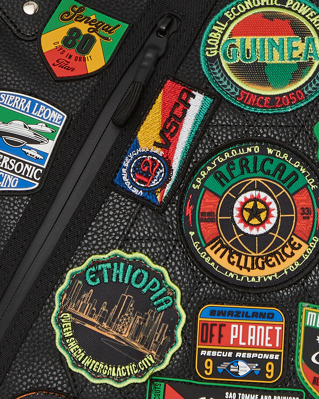 A.I. THE 54 (PATCHES OF AFRICA) CARGO TOTE - Image 7