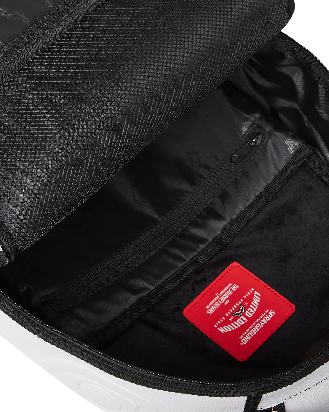 SPRAYSHARKS WORLDWIDE BACKPACK - Image 11